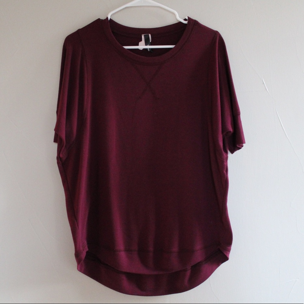 Maroon lounge top! Fits like a small!